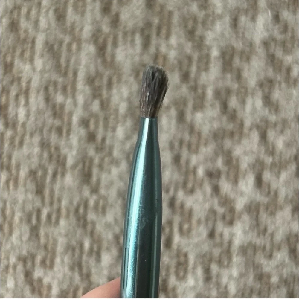 MAC Cosmetics Alluring Aquatic #233 Split Fibre Eye Shadow Brush